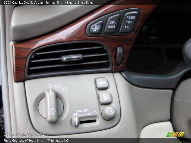 Sterling Silver / Neutral Shale Beige 2003 Cadillac DeVille Sedan