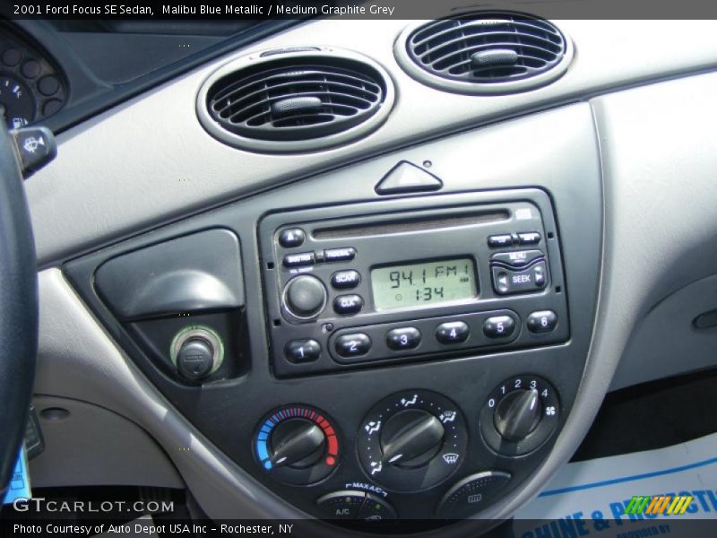 Malibu Blue Metallic / Medium Graphite Grey 2001 Ford Focus SE Sedan