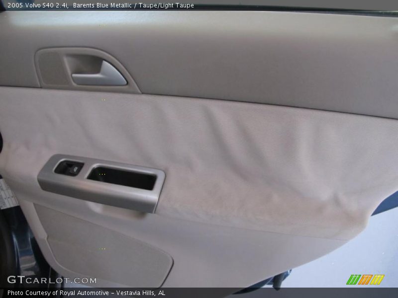 Barents Blue Metallic / Taupe/Light Taupe 2005 Volvo S40 2.4i