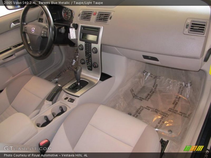 Barents Blue Metallic / Taupe/Light Taupe 2005 Volvo S40 2.4i