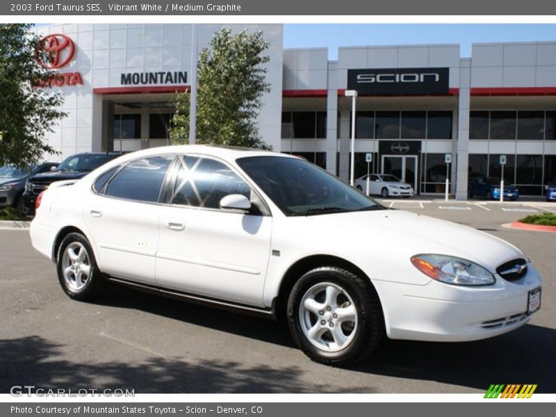 Vibrant White / Medium Graphite 2003 Ford Taurus SES