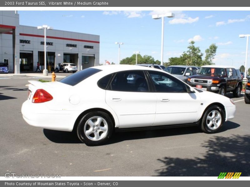 Vibrant White / Medium Graphite 2003 Ford Taurus SES