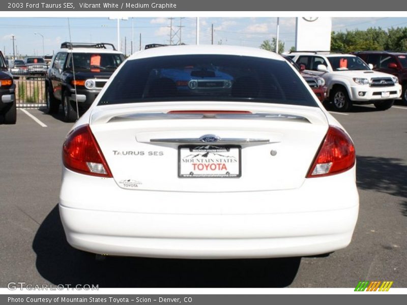 Vibrant White / Medium Graphite 2003 Ford Taurus SES