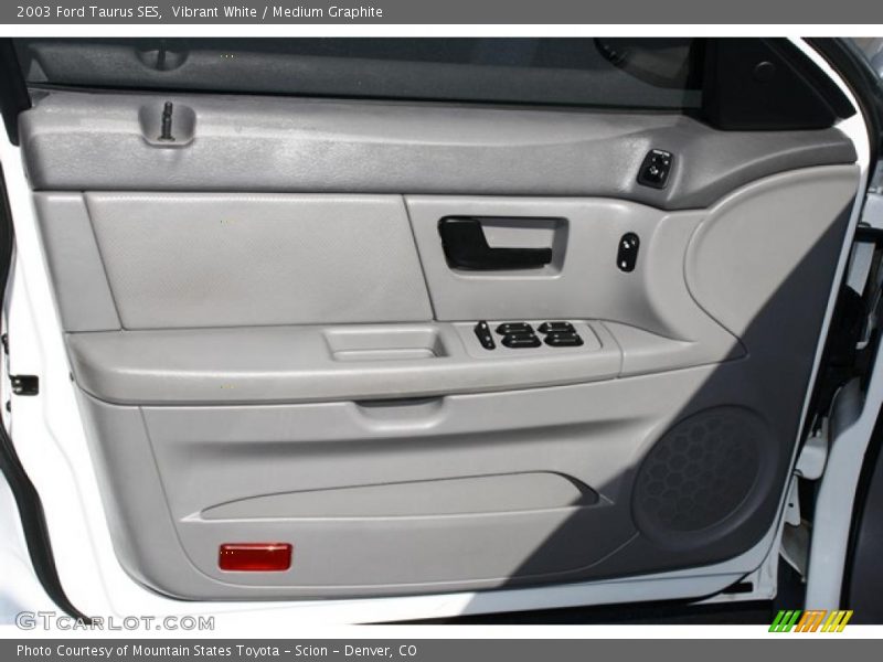Vibrant White / Medium Graphite 2003 Ford Taurus SES