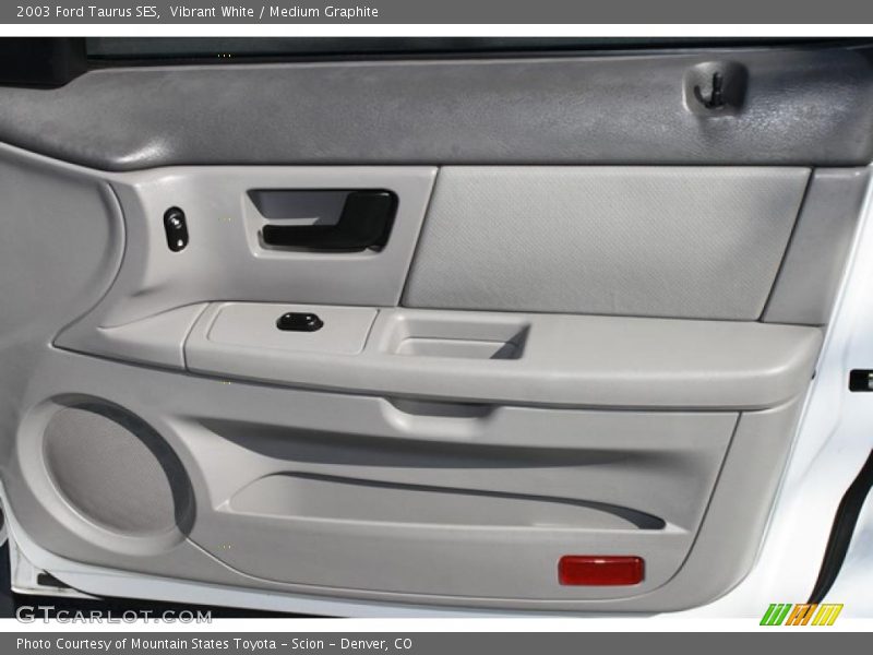 Vibrant White / Medium Graphite 2003 Ford Taurus SES