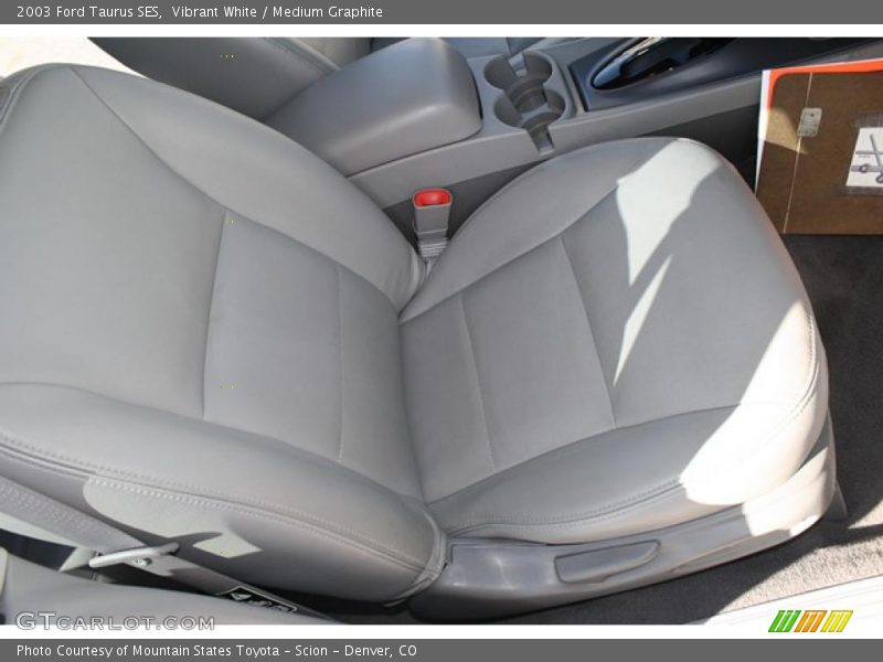 Vibrant White / Medium Graphite 2003 Ford Taurus SES