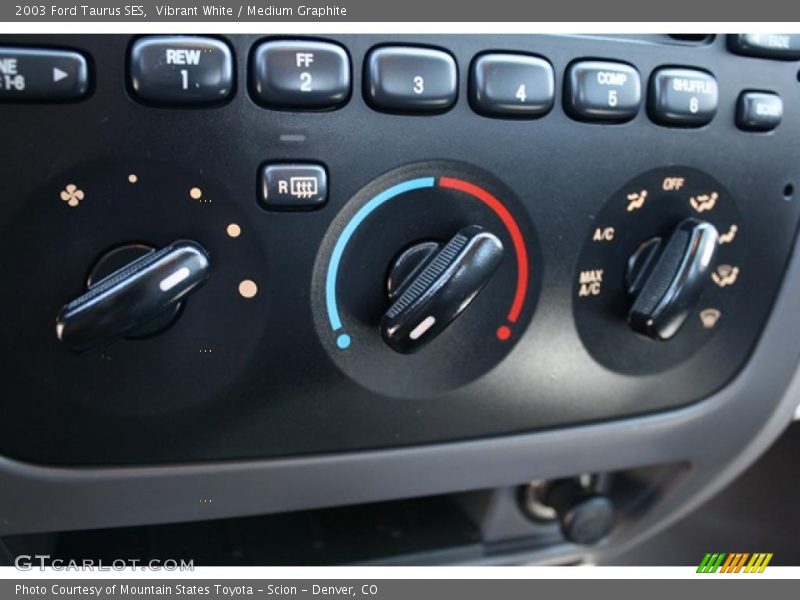 Vibrant White / Medium Graphite 2003 Ford Taurus SES