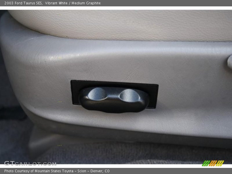 Vibrant White / Medium Graphite 2003 Ford Taurus SES