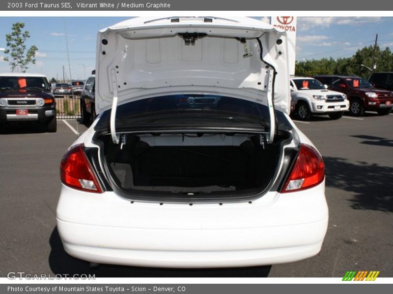 Vibrant White / Medium Graphite 2003 Ford Taurus SES
