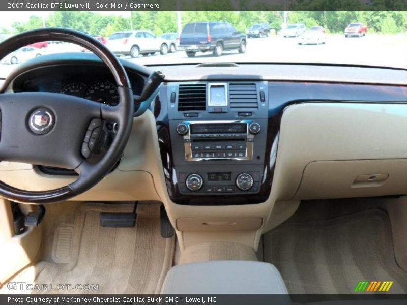 Gold Mist / Cashmere 2007 Cadillac DTS Luxury II