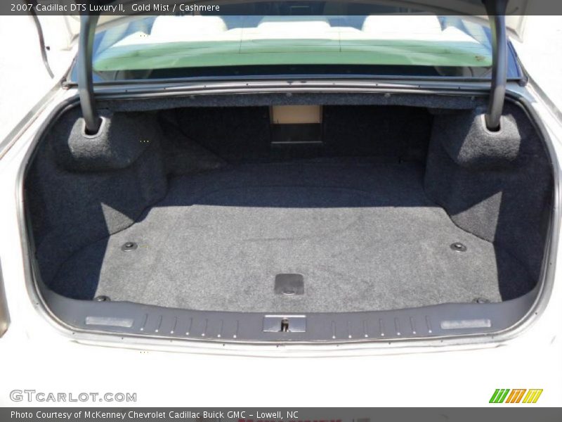 Gold Mist / Cashmere 2007 Cadillac DTS Luxury II