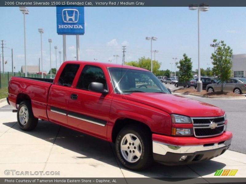 Victory Red / Medium Gray 2006 Chevrolet Silverado 1500 LS Extended Cab