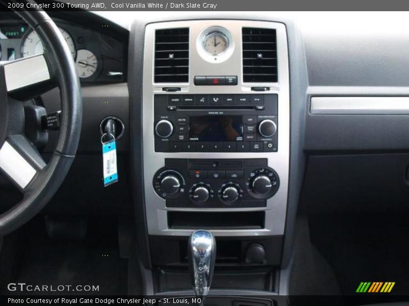 Cool Vanilla White / Dark Slate Gray 2009 Chrysler 300 Touring AWD