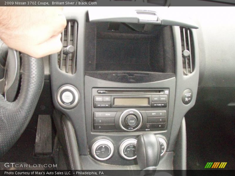 Brilliant Silver / Black Cloth 2009 Nissan 370Z Coupe
