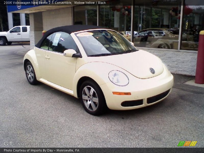 Mellow Yellow / Black 2006 Volkswagen New Beetle 2.5 Convertible
