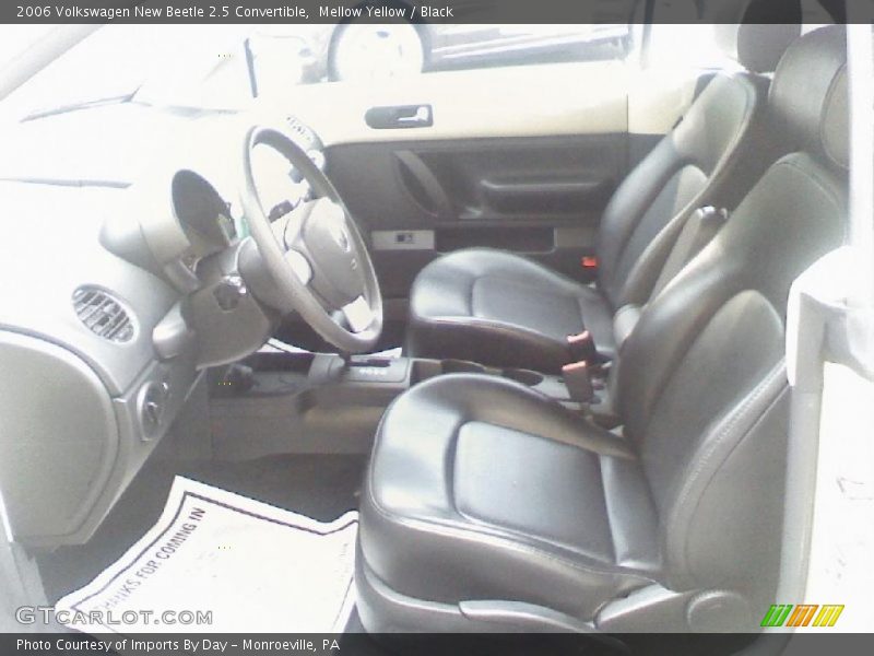 Mellow Yellow / Black 2006 Volkswagen New Beetle 2.5 Convertible