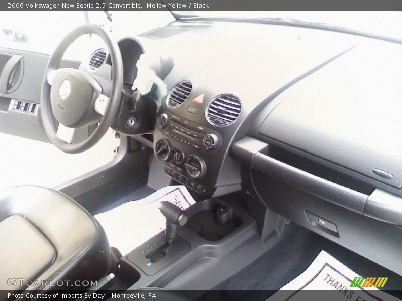 Mellow Yellow / Black 2006 Volkswagen New Beetle 2.5 Convertible