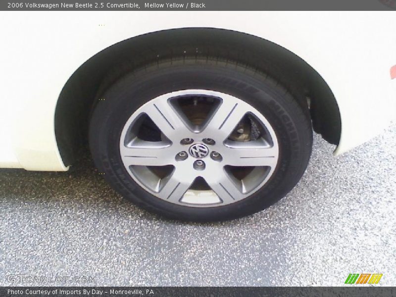 Mellow Yellow / Black 2006 Volkswagen New Beetle 2.5 Convertible