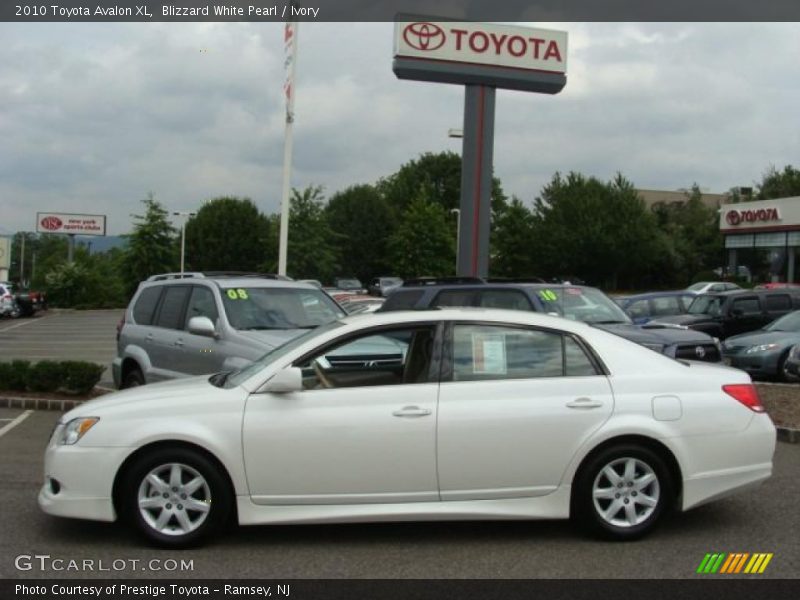 Blizzard White Pearl / Ivory 2010 Toyota Avalon XL