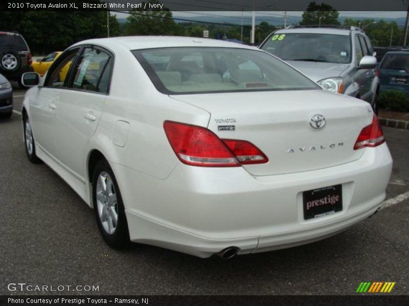 Blizzard White Pearl / Ivory 2010 Toyota Avalon XL