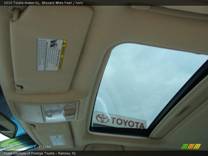Blizzard White Pearl / Ivory 2010 Toyota Avalon XL