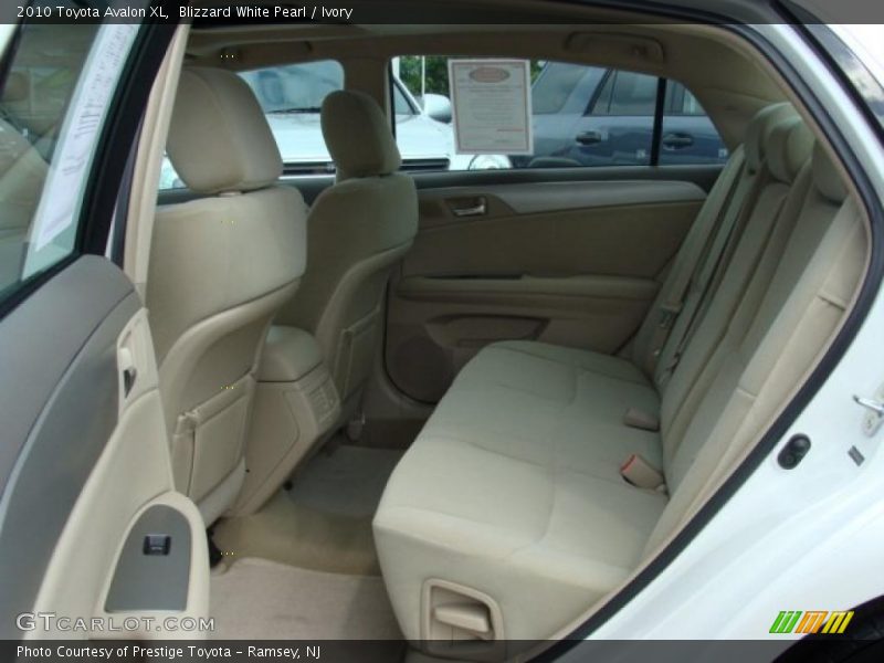 Blizzard White Pearl / Ivory 2010 Toyota Avalon XL