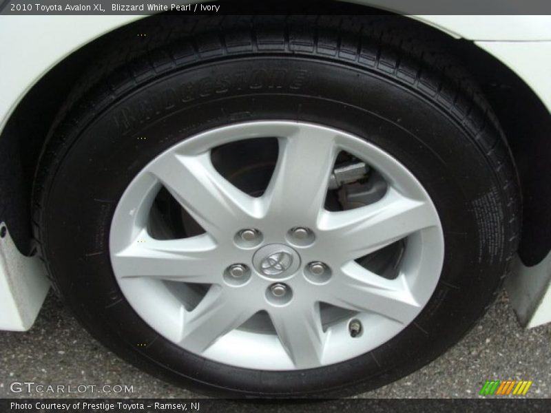 Blizzard White Pearl / Ivory 2010 Toyota Avalon XL