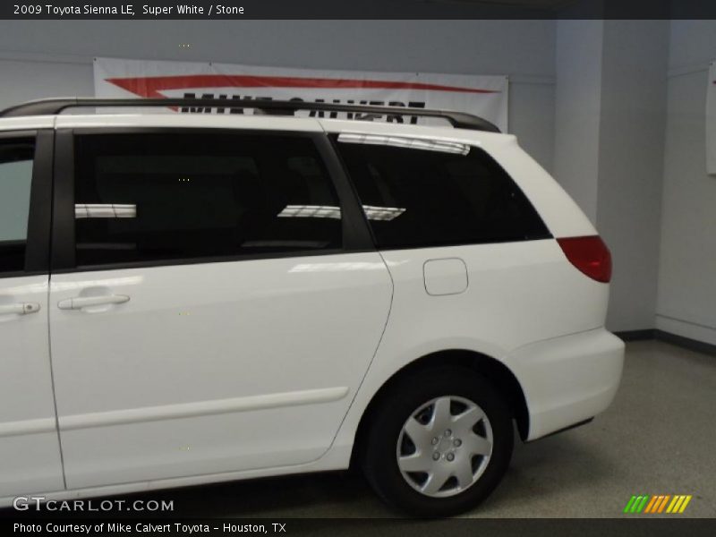 Super White / Stone 2009 Toyota Sienna LE