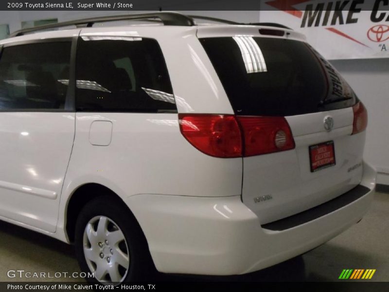 Super White / Stone 2009 Toyota Sienna LE