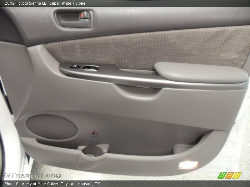 Super White / Stone 2009 Toyota Sienna LE