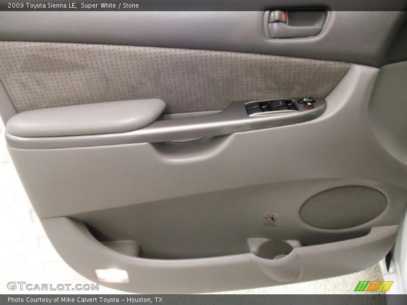 Super White / Stone 2009 Toyota Sienna LE