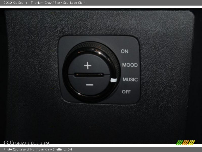 Titanium Gray / Black Soul Logo Cloth 2010 Kia Soul +