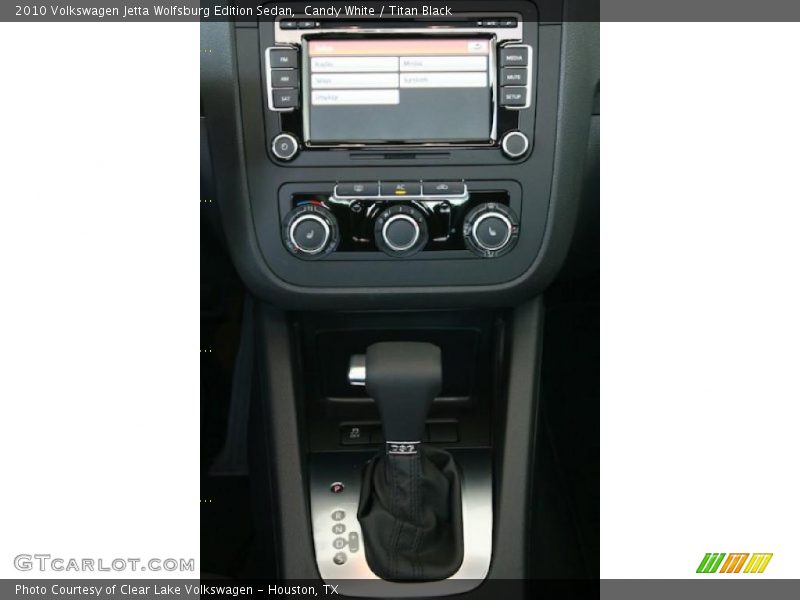 Candy White / Titan Black 2010 Volkswagen Jetta Wolfsburg Edition Sedan
