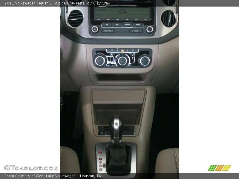 Alpine Gray Metallic / Clay Gray 2011 Volkswagen Tiguan S