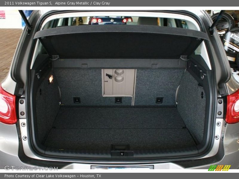 Alpine Gray Metallic / Clay Gray 2011 Volkswagen Tiguan S