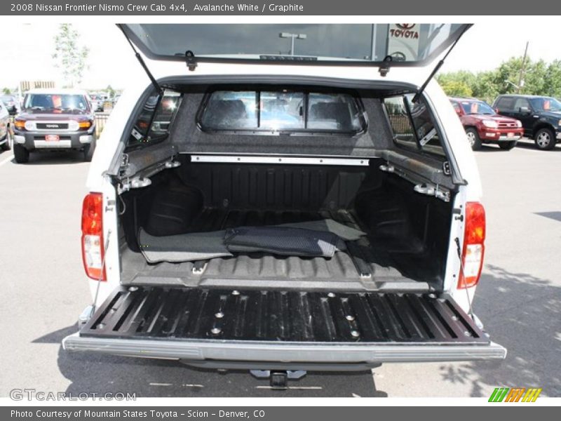 Avalanche White / Graphite 2008 Nissan Frontier Nismo Crew Cab 4x4