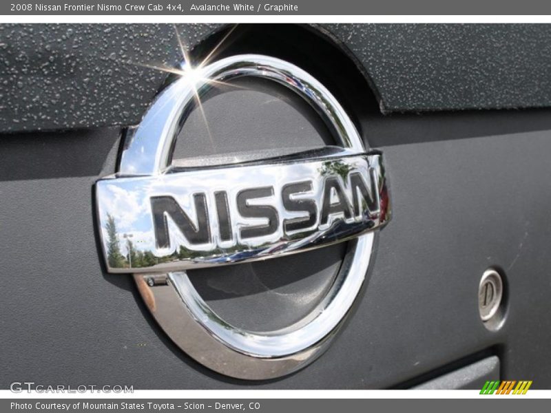 Avalanche White / Graphite 2008 Nissan Frontier Nismo Crew Cab 4x4