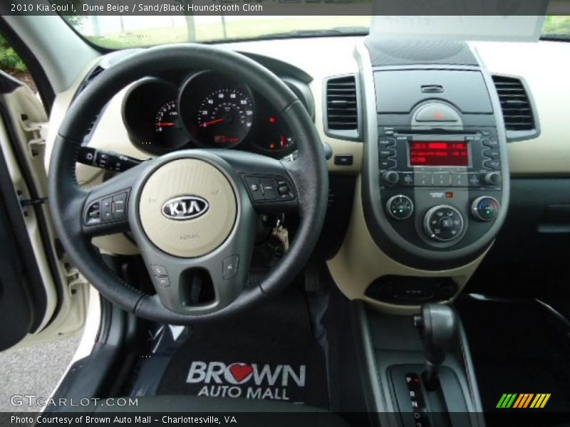 Dune Beige / Sand/Black Houndstooth Cloth 2010 Kia Soul !