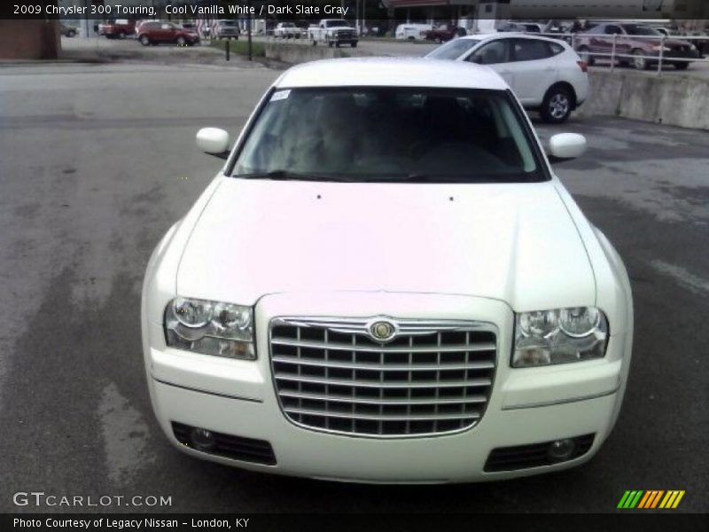 Cool Vanilla White / Dark Slate Gray 2009 Chrysler 300 Touring
