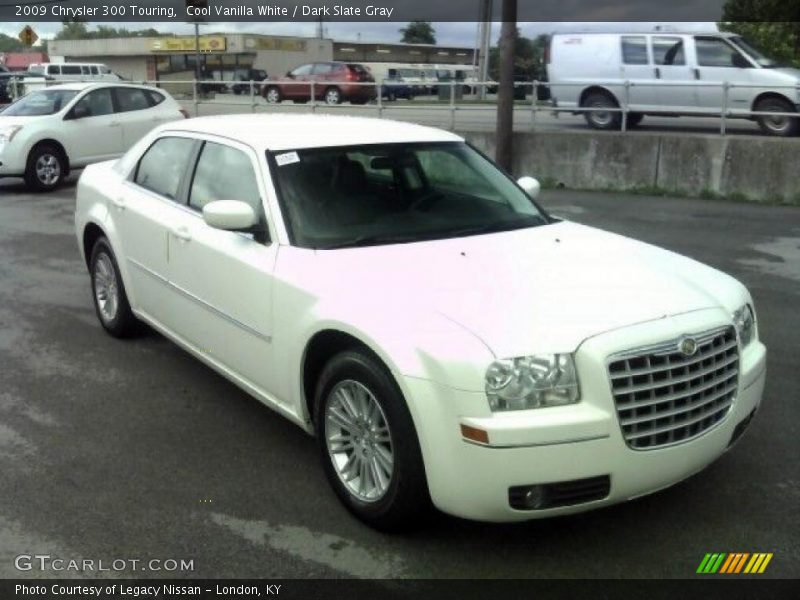 Cool Vanilla White / Dark Slate Gray 2009 Chrysler 300 Touring