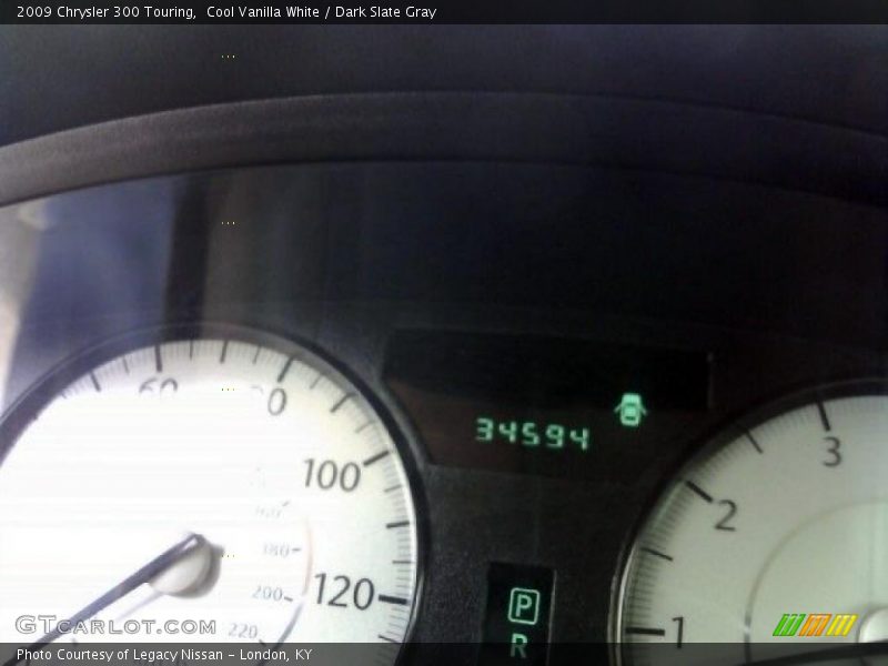 Cool Vanilla White / Dark Slate Gray 2009 Chrysler 300 Touring