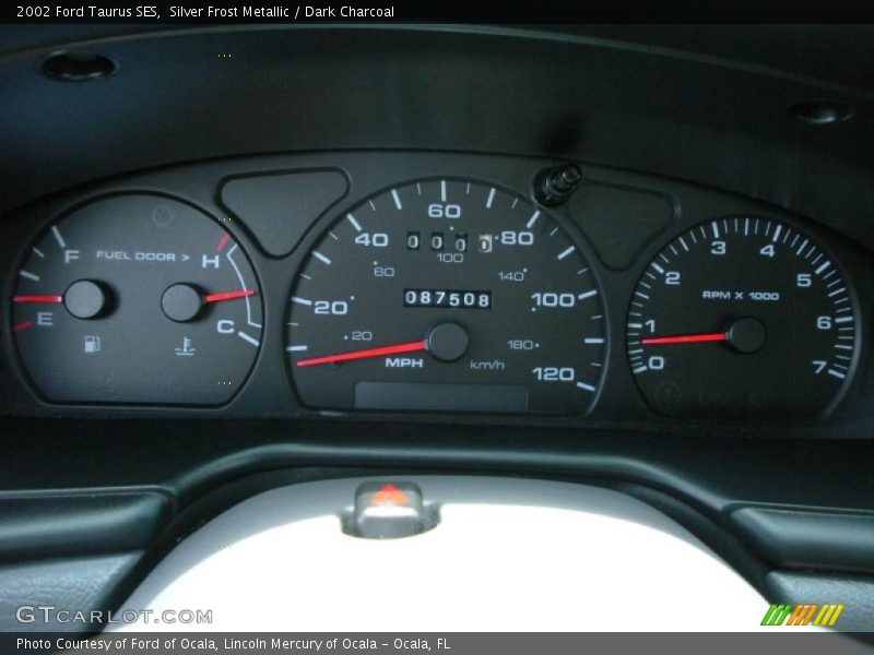 Silver Frost Metallic / Dark Charcoal 2002 Ford Taurus SES