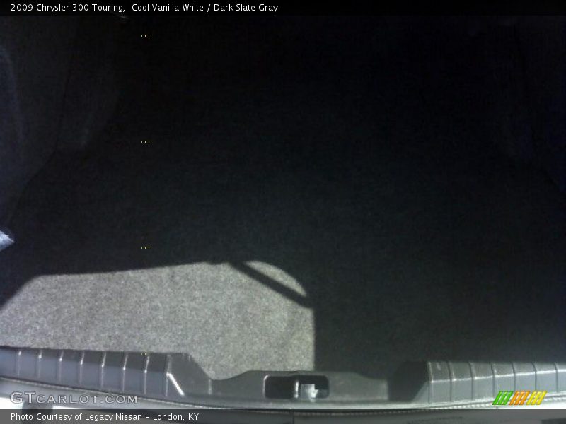Cool Vanilla White / Dark Slate Gray 2009 Chrysler 300 Touring