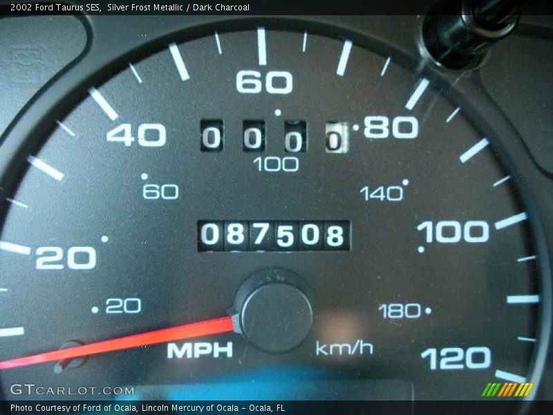 Silver Frost Metallic / Dark Charcoal 2002 Ford Taurus SES