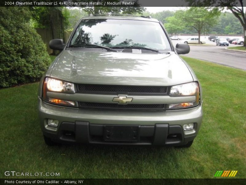 Silverstone Metallic / Medium Pewter 2004 Chevrolet TrailBlazer LS 4x4