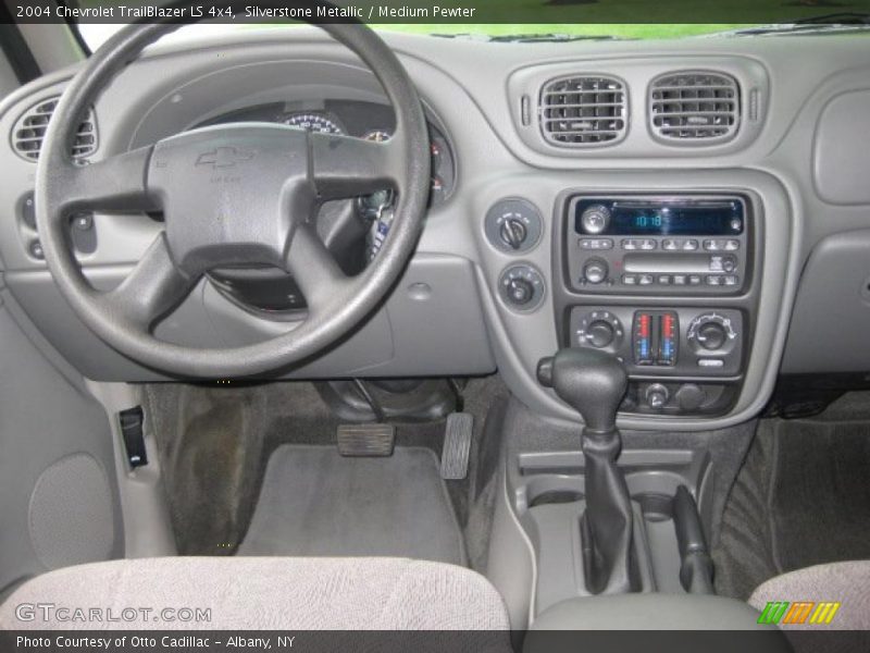 Silverstone Metallic / Medium Pewter 2004 Chevrolet TrailBlazer LS 4x4