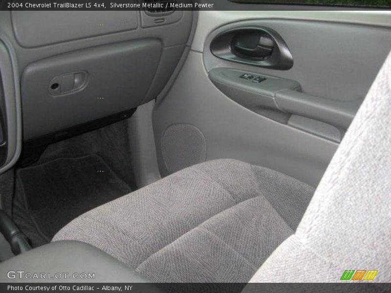 Silverstone Metallic / Medium Pewter 2004 Chevrolet TrailBlazer LS 4x4