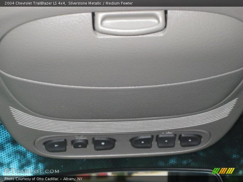 Silverstone Metallic / Medium Pewter 2004 Chevrolet TrailBlazer LS 4x4