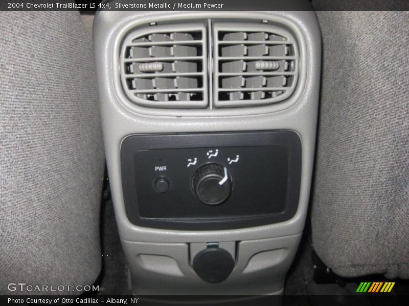 Silverstone Metallic / Medium Pewter 2004 Chevrolet TrailBlazer LS 4x4