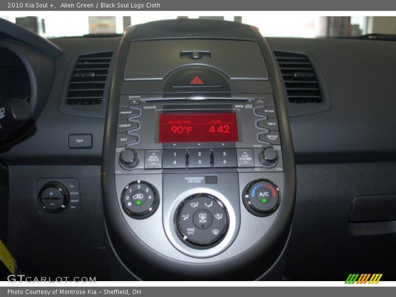 Alien Green / Black Soul Logo Cloth 2010 Kia Soul +